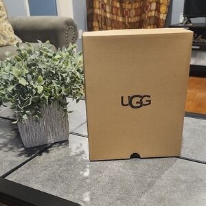 UGG Classic Brown Box